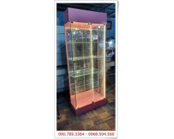 TỦ KÍNH TRƯNG BÀY MỸ PHẨM NƯỚC HOA MÀU HỒNG
